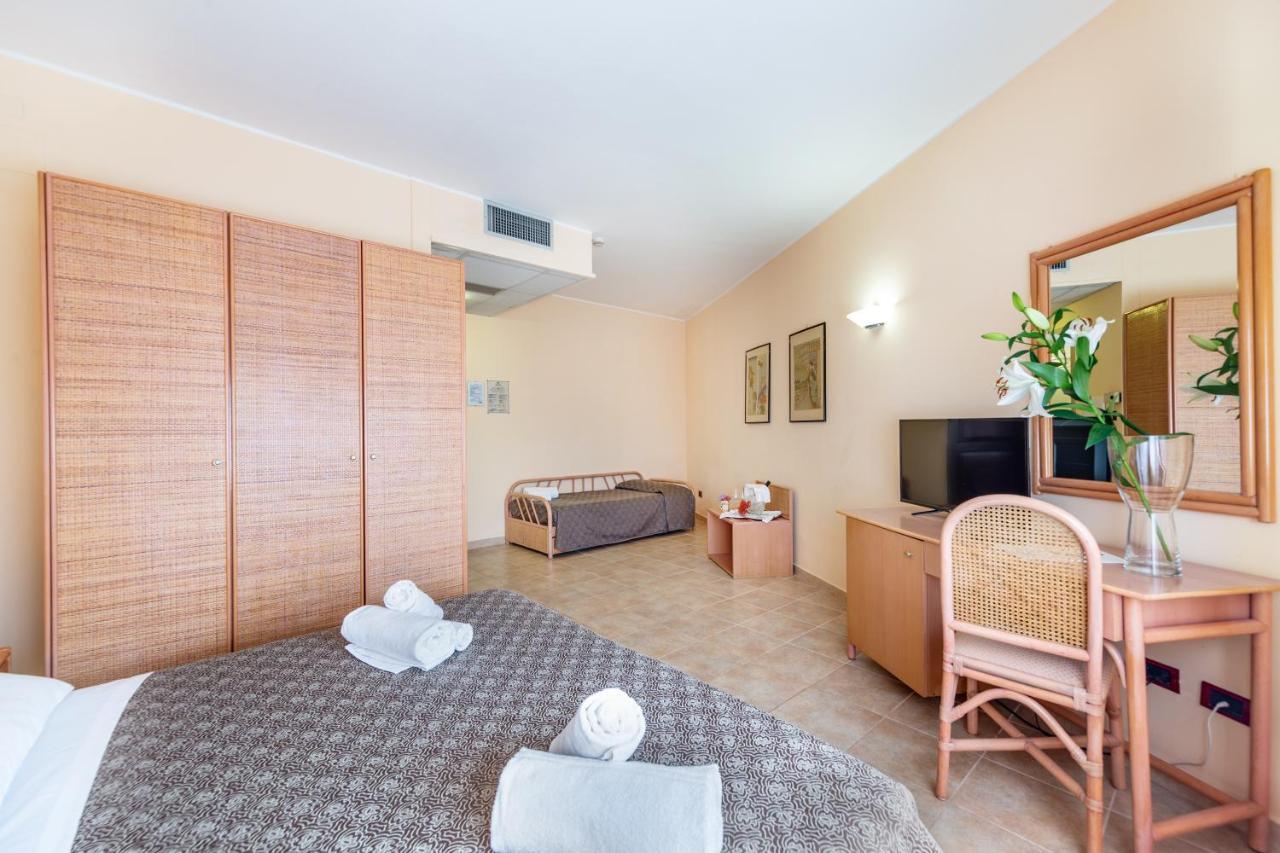 Rina Hotel Альгеро Экстерьер фото